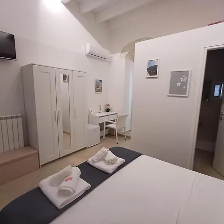 Kimia Home, Centro